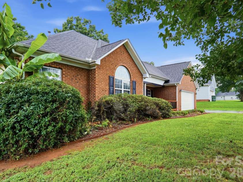359 Linsbury Court, Gastonia, NC 28056.  MLS# CAR4411609, YatesRealty ID 42614. 