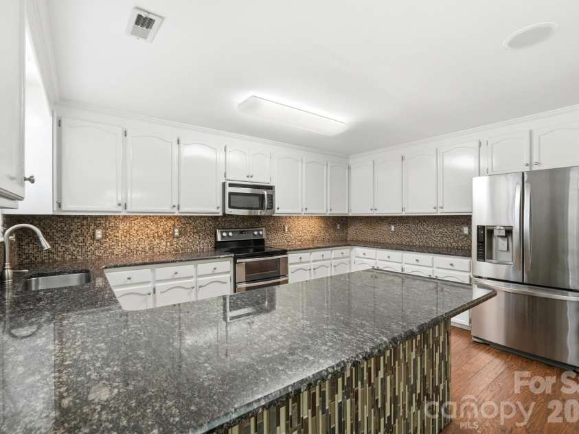 359 Linsbury Court, Gastonia, NC 28056.  MLS# CAR4411609, YatesRealty ID 42614. 