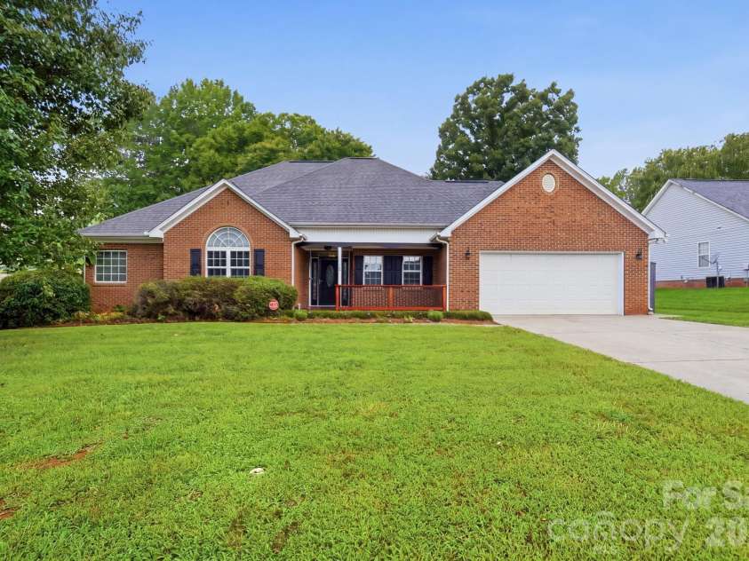 359 Linsbury Court, Gastonia, NC 28056.  MLS# CAR4411609, YatesRealty ID 42614. 