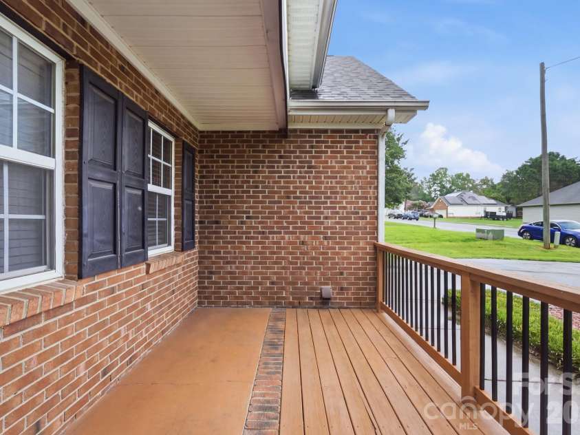 359 Linsbury Court, Gastonia, NC 28056.  MLS# CAR4411609, YatesRealty ID 42614. 