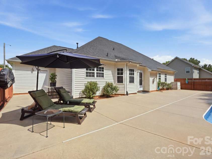 359 Linsbury Court, Gastonia, NC 28056.  MLS# CAR4411609, YatesRealty ID 42614. 