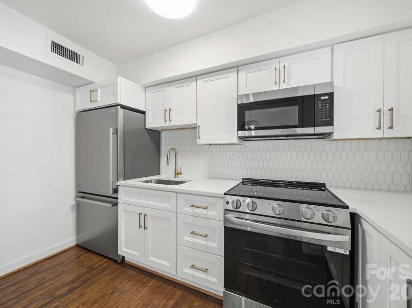 920 Mcalway Road, Charlotte, NC 28211.  MLS# CAR4411169, YatesRealty ID 42617. 