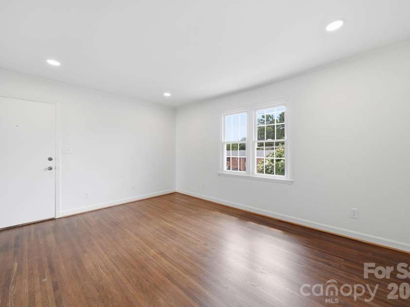 920 Mcalway Road, Charlotte, NC 28211.  MLS# CAR4411169, YatesRealty ID 42617. 