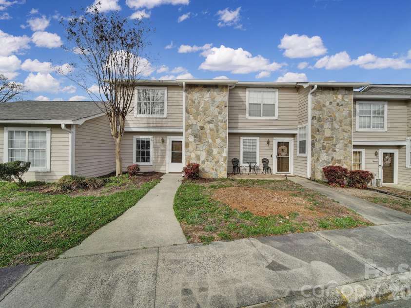 405 Heritage Parkway, Fort Mill, SC 29715.  MLS# CAR4349852, YatesRealty ID 4262. 