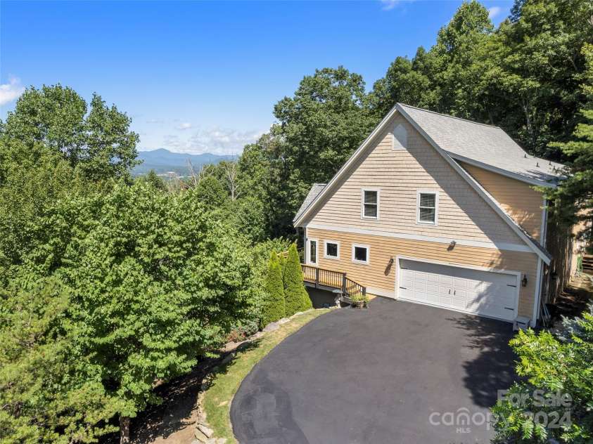 75 Timber Cove Court, Hendersonville, NC 28791.  MLS# CAR4161211, YatesRealty ID 4262. 
