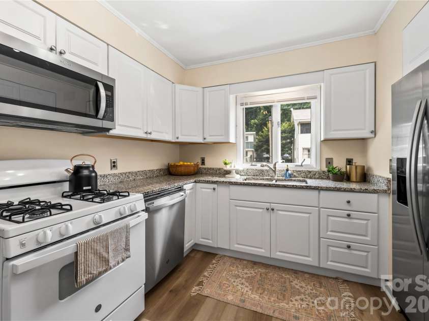 181 Britton Creek Court, Hendersonville, NC 287891.  MLS# CAR4405292, YatesRealty ID 42620. Kitchen 2