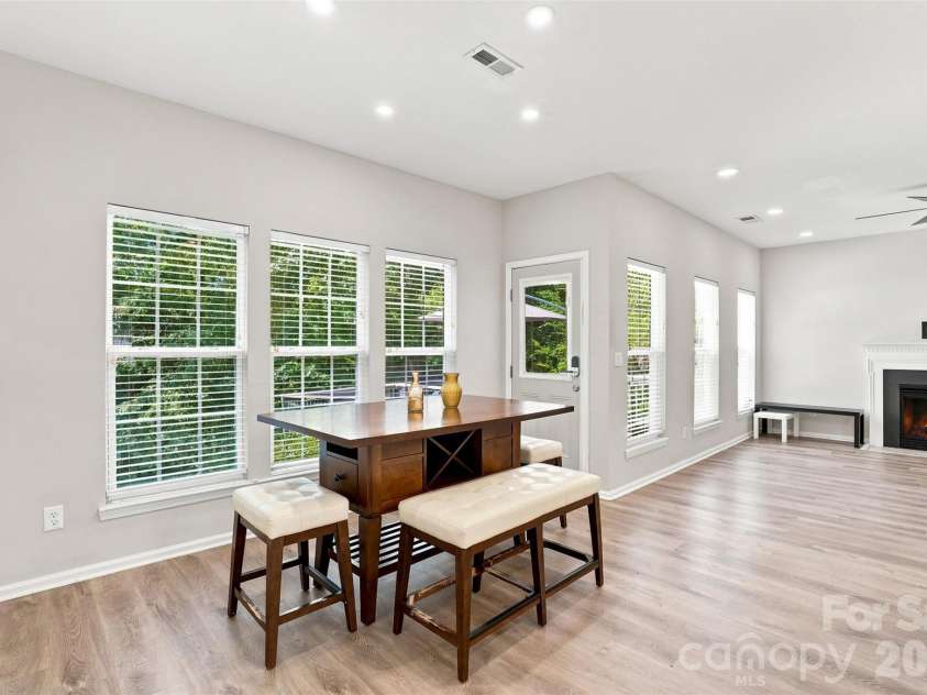 11841 Royal Castle Court, Charlotte, NC 28277.  MLS# CAR4410580, YatesRealty ID 42621. Breakfast