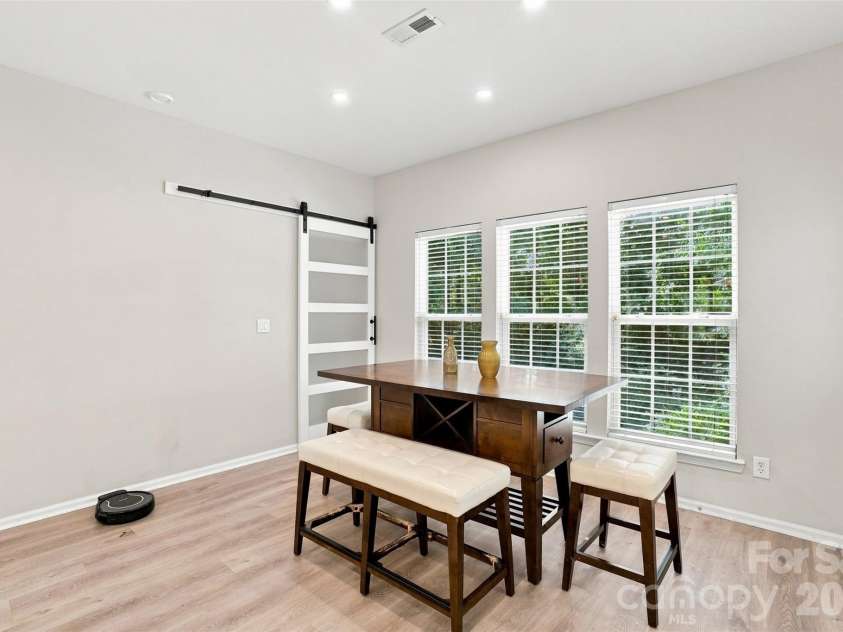 11841 Royal Castle Court, Charlotte, NC 28277.  MLS# CAR4410580, YatesRealty ID 42621. Breakfast / laundry