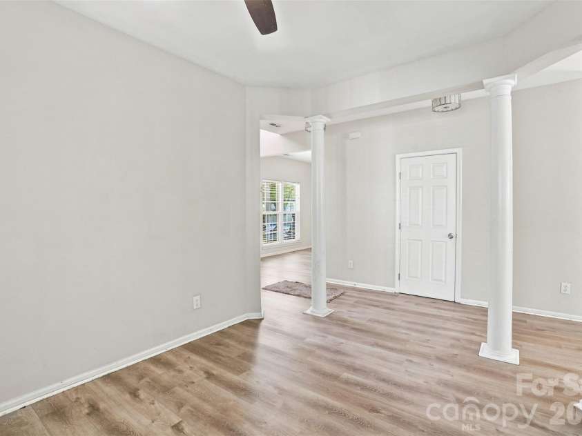 11841 Royal Castle Court, Charlotte, NC 28277.  MLS# CAR4410580, YatesRealty ID 42621. Dining
