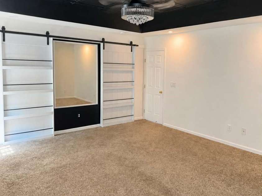 11841 Royal Castle Court, Charlotte, NC 28277.  MLS# CAR4410580, YatesRealty ID 42621. Primary room sliding doors