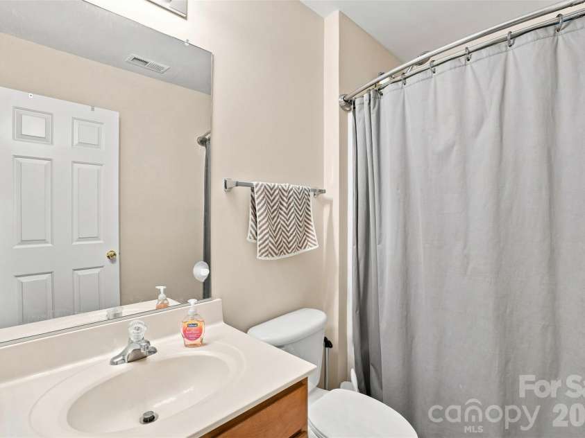 11841 Royal Castle Court, Charlotte, NC 28277.  MLS# CAR4410580, YatesRealty ID 42621. Shared Full bathroom