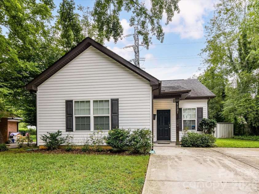 1231 Georgetown Drive, Charlotte, NC 28213.  MLS# CAR4411419, YatesRealty ID 42622. 
