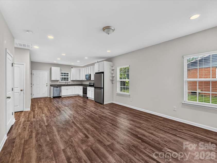 1231 Georgetown Drive, Charlotte, NC 28213.  MLS# CAR4411419, YatesRealty ID 42622. 