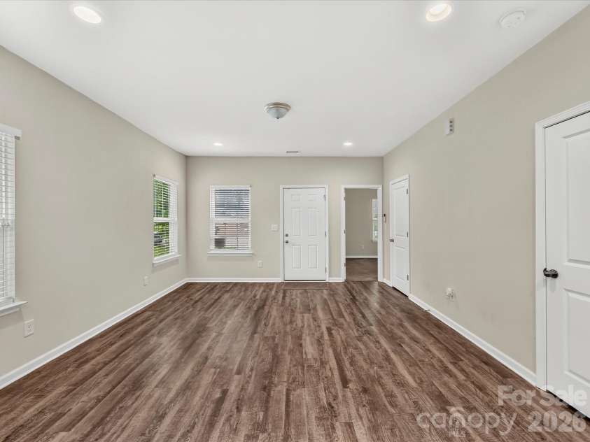 1231 Georgetown Drive, Charlotte, NC 28213.  MLS# CAR4411419, YatesRealty ID 42622. 