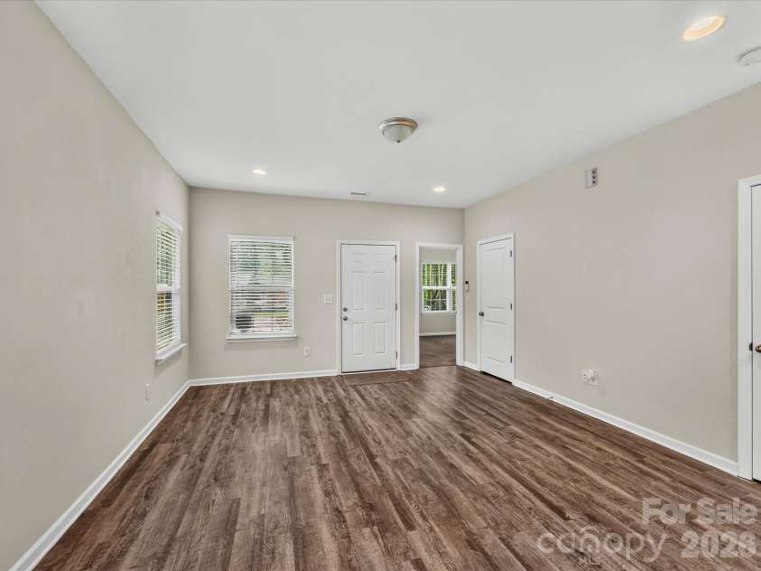 1231 Georgetown Drive, Charlotte, NC 28213.  MLS# CAR4411419, YatesRealty ID 42622. 