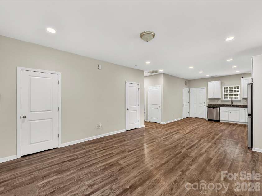1231 Georgetown Drive, Charlotte, NC 28213.  MLS# CAR4411419, YatesRealty ID 42622. 