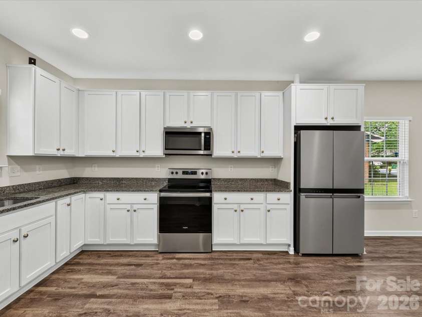 1231 Georgetown Drive, Charlotte, NC 28213.  MLS# CAR4411419, YatesRealty ID 42622. 