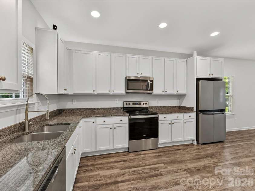 1231 Georgetown Drive, Charlotte, NC 28213.  MLS# CAR4411419, YatesRealty ID 42622. 