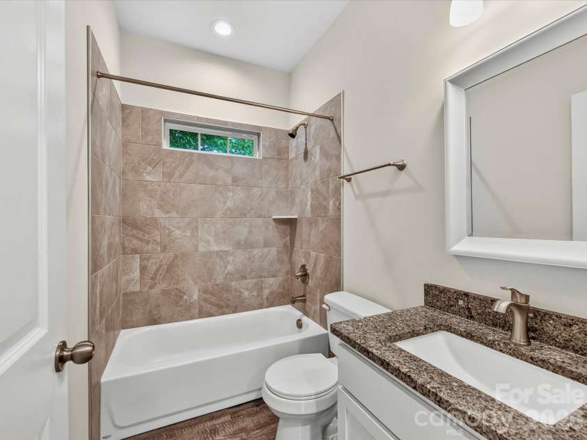 1231 Georgetown Drive, Charlotte, NC 28213.  MLS# CAR4411419, YatesRealty ID 42622. 