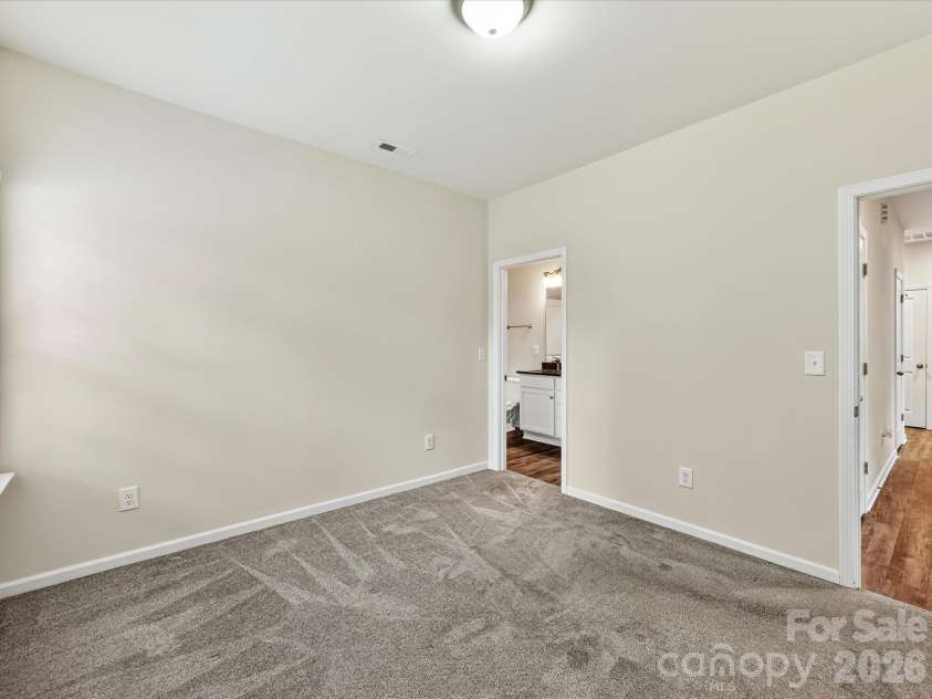 1231 Georgetown Drive, Charlotte, NC 28213.  MLS# CAR4411419, YatesRealty ID 42622. 