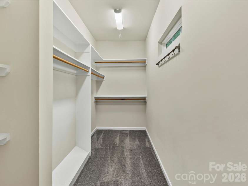 1231 Georgetown Drive, Charlotte, NC 28213.  MLS# CAR4411419, YatesRealty ID 42622. 