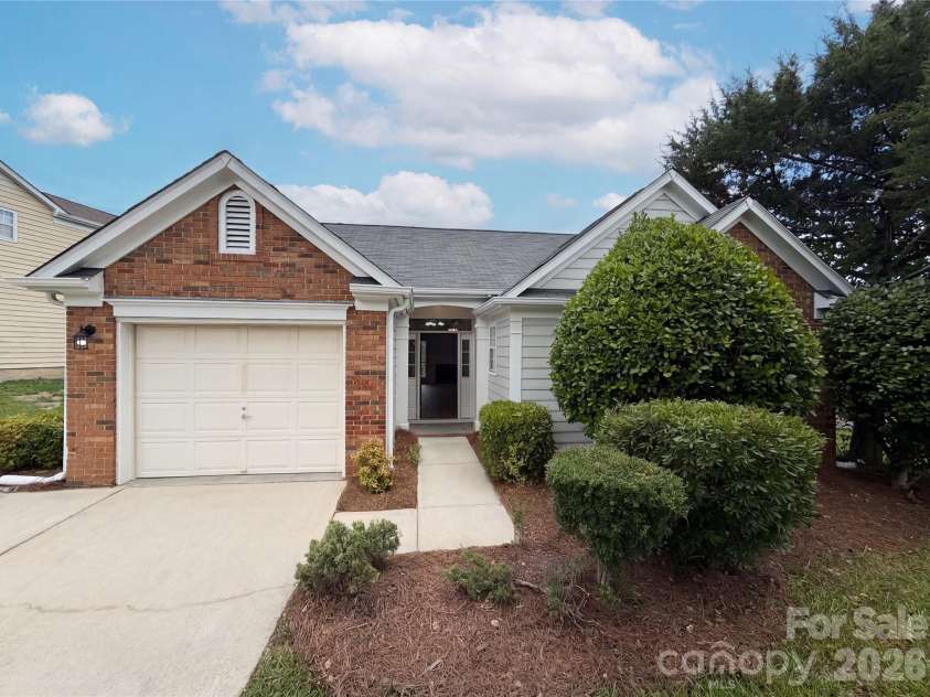 1633 Gordon Walters Drive, Charlotte, NC 28213.  MLS# CAR4412559, YatesRealty ID 42623. 