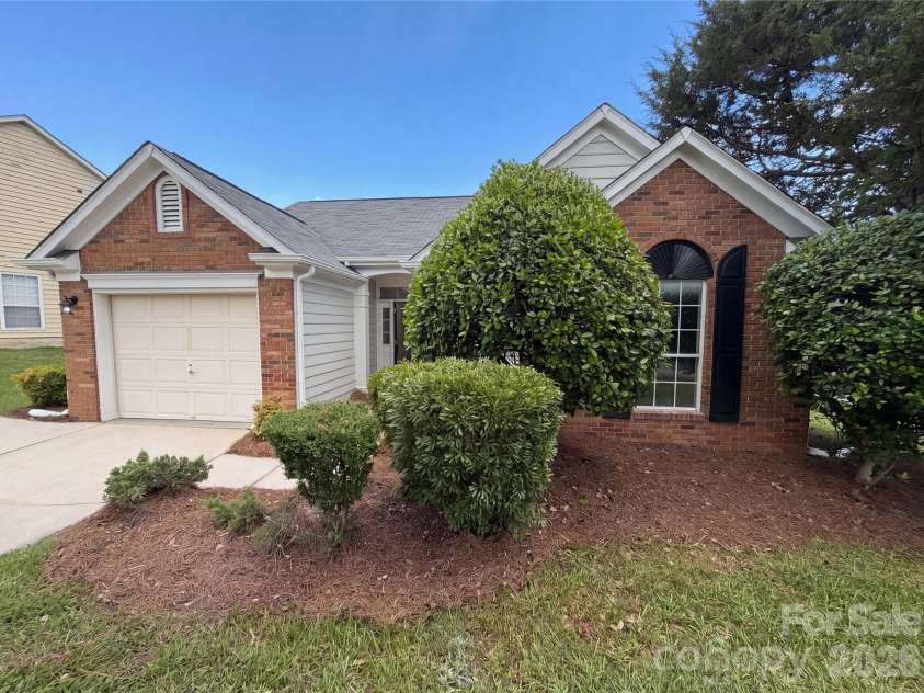 1633 Gordon Walters Drive, Charlotte, NC 28213.  MLS# CAR4412559, YatesRealty ID 42623. 