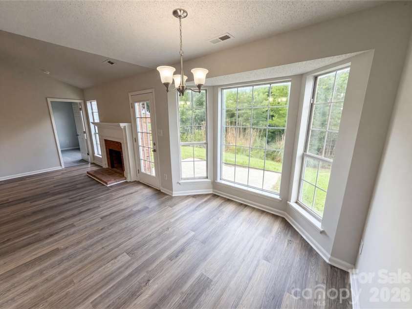 1633 Gordon Walters Drive, Charlotte, NC 28213.  MLS# CAR4412559, YatesRealty ID 42623. 
