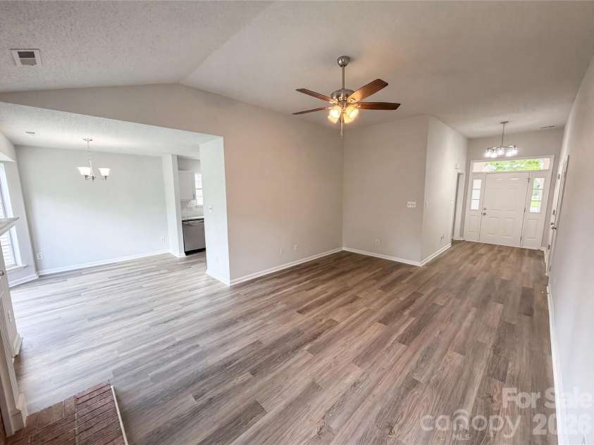 1633 Gordon Walters Drive, Charlotte, NC 28213.  MLS# CAR4412559, YatesRealty ID 42623. 