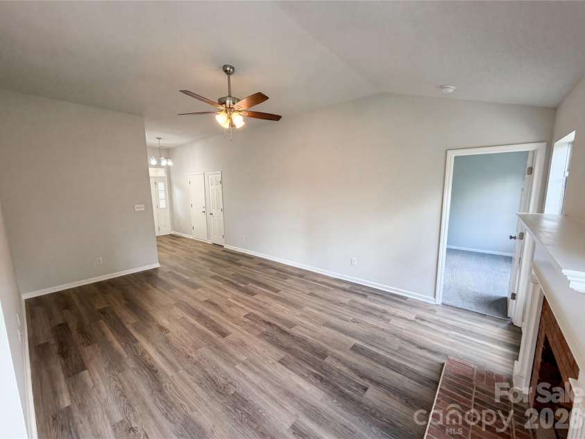 1633 Gordon Walters Drive, Charlotte, NC 28213.  MLS# CAR4412559, YatesRealty ID 42623. 
