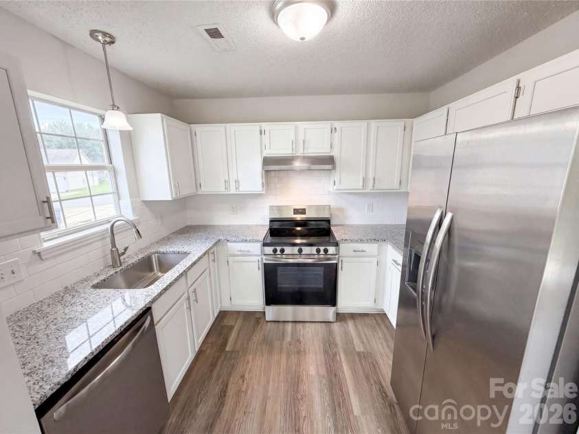 1633 Gordon Walters Drive, Charlotte, NC 28213.  MLS# CAR4412559, YatesRealty ID 42623. 
