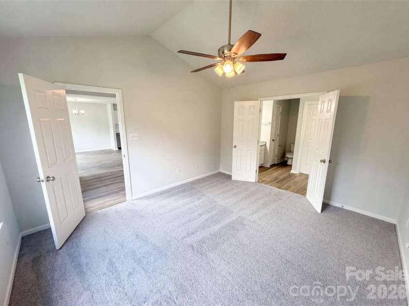 1633 Gordon Walters Drive, Charlotte, NC 28213.  MLS# CAR4412559, YatesRealty ID 42623. 