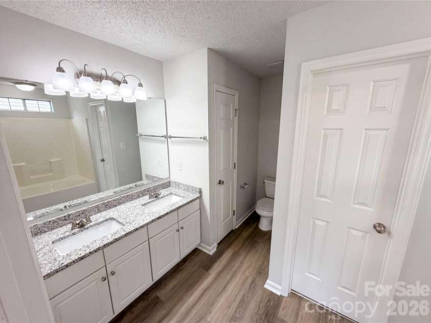 1633 Gordon Walters Drive, Charlotte, NC 28213.  MLS# CAR4412559, YatesRealty ID 42623. 