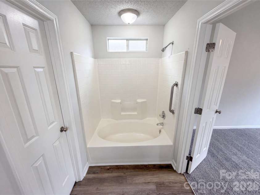 1633 Gordon Walters Drive, Charlotte, NC 28213.  MLS# CAR4412559, YatesRealty ID 42623. 