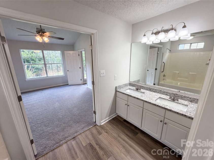 1633 Gordon Walters Drive, Charlotte, NC 28213.  MLS# CAR4412559, YatesRealty ID 42623. 