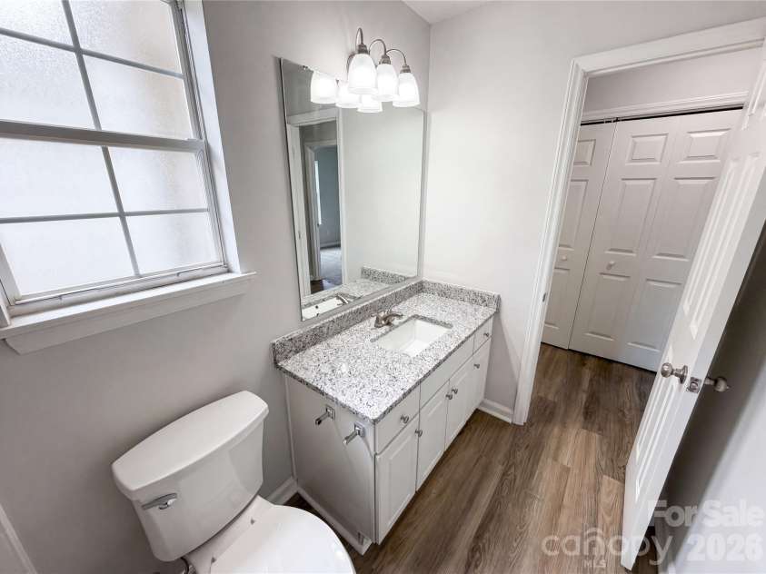 1633 Gordon Walters Drive, Charlotte, NC 28213.  MLS# CAR4412559, YatesRealty ID 42623. 