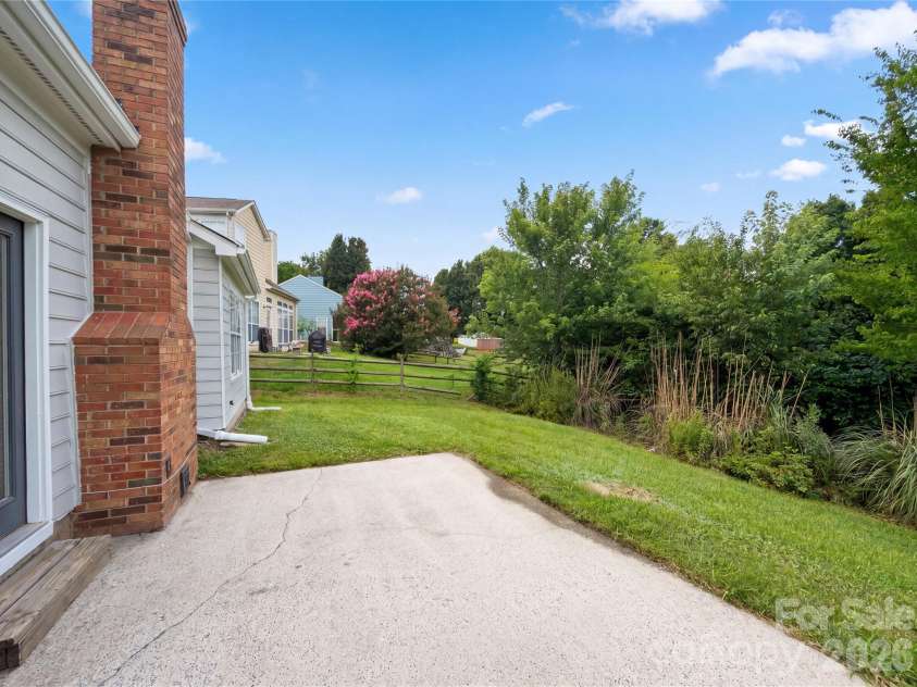 1633 Gordon Walters Drive, Charlotte, NC 28213.  MLS# CAR4412559, YatesRealty ID 42623. 