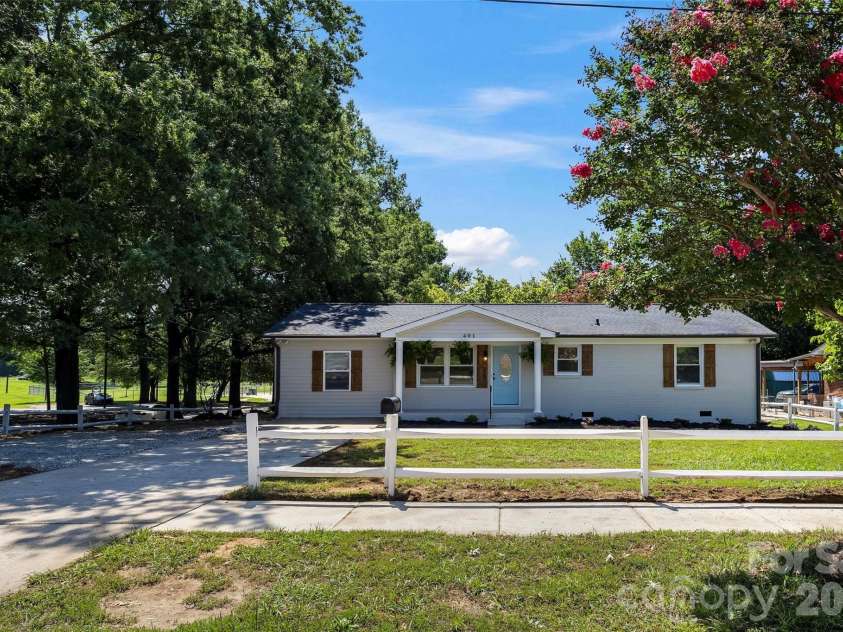 401 Martin Luther King Jr Avenue, Salisbury, NC 28144.  MLS# CAR4409808, YatesRealty ID 42625. 