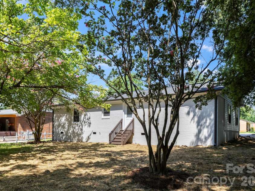 401 Martin Luther King Jr Avenue, Salisbury, NC 28144.  MLS# CAR4409808, YatesRealty ID 42625. 