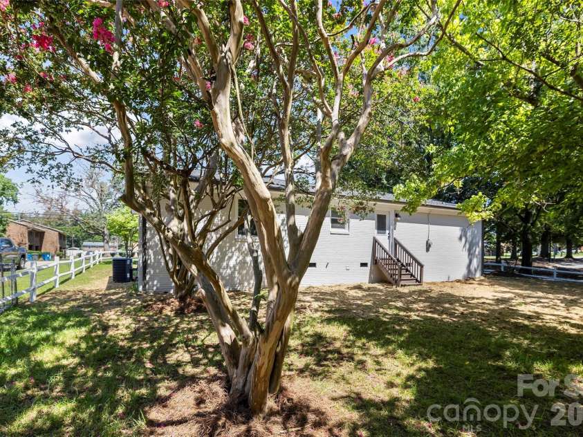 401 Martin Luther King Jr Avenue, Salisbury, NC 28144.  MLS# CAR4409808, YatesRealty ID 42625. 