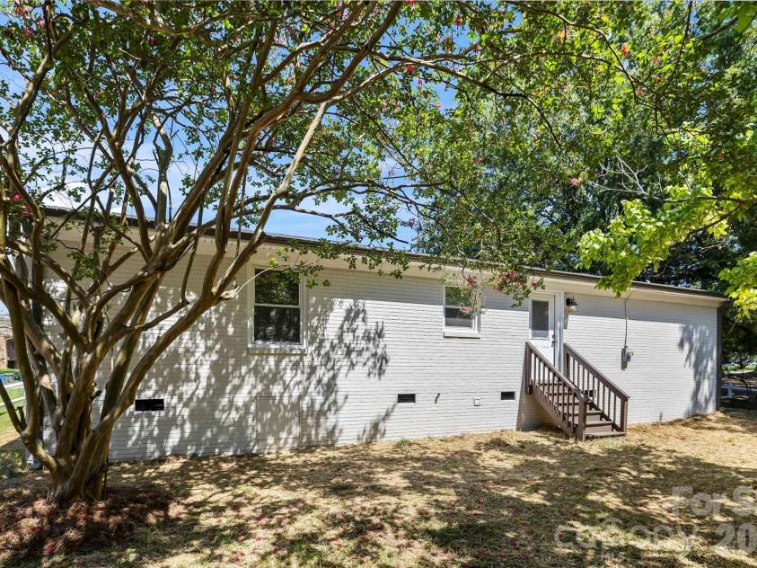 401 Martin Luther King Jr Avenue, Salisbury, NC 28144.  MLS# CAR4409808, YatesRealty ID 42625. 