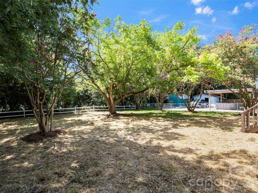 401 Martin Luther King Jr Avenue, Salisbury, NC 28144.  MLS# CAR4409808, YatesRealty ID 42625. 