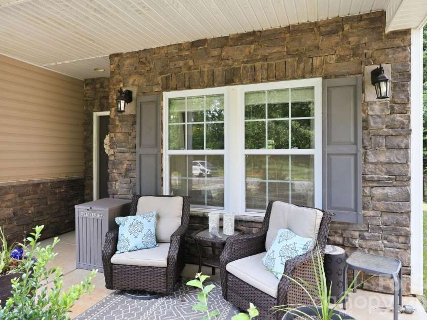 7211 Barefoot Forest Drive, Charlotte, NC 28269.  MLS# CAR4405612, YatesRealty ID 42627. 