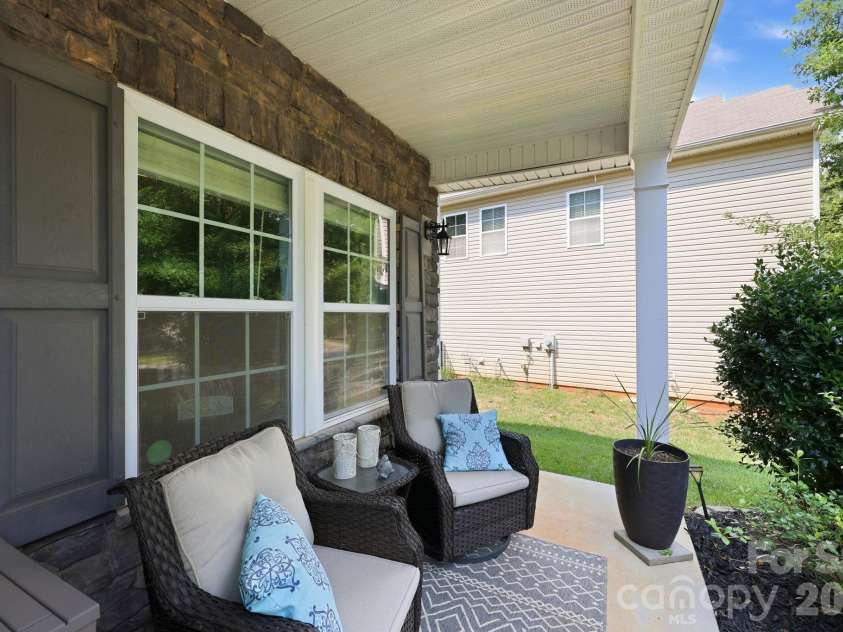 7211 Barefoot Forest Drive, Charlotte, NC 28269.  MLS# CAR4405612, YatesRealty ID 42627. 