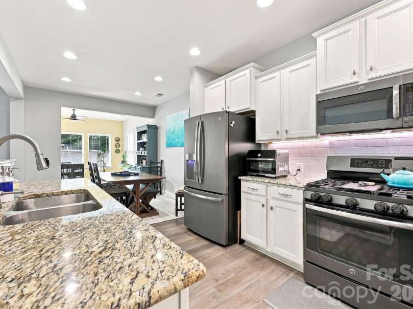 7211 Barefoot Forest Drive, Charlotte, NC 28269.  MLS# CAR4405612, YatesRealty ID 42627. 