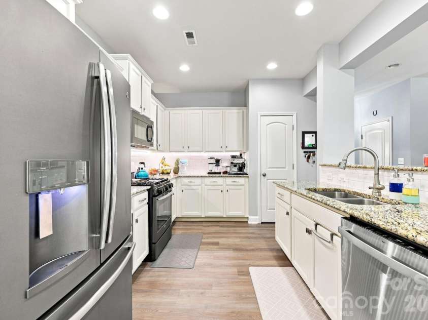 7211 Barefoot Forest Drive, Charlotte, NC 28269.  MLS# CAR4405612, YatesRealty ID 42627. 