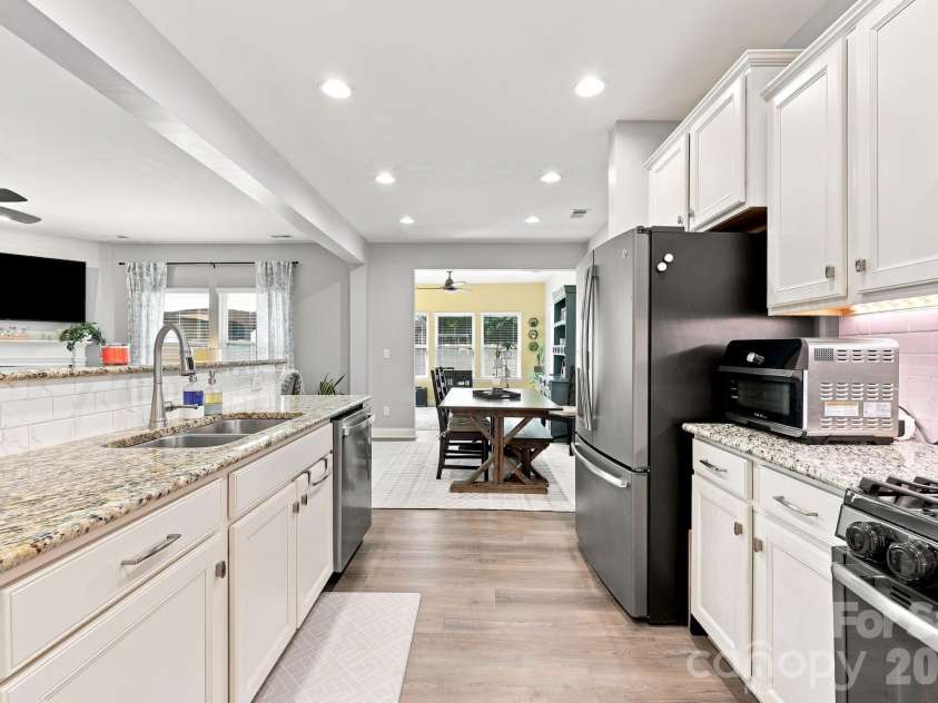 7211 Barefoot Forest Drive, Charlotte, NC 28269.  MLS# CAR4405612, YatesRealty ID 42627. 