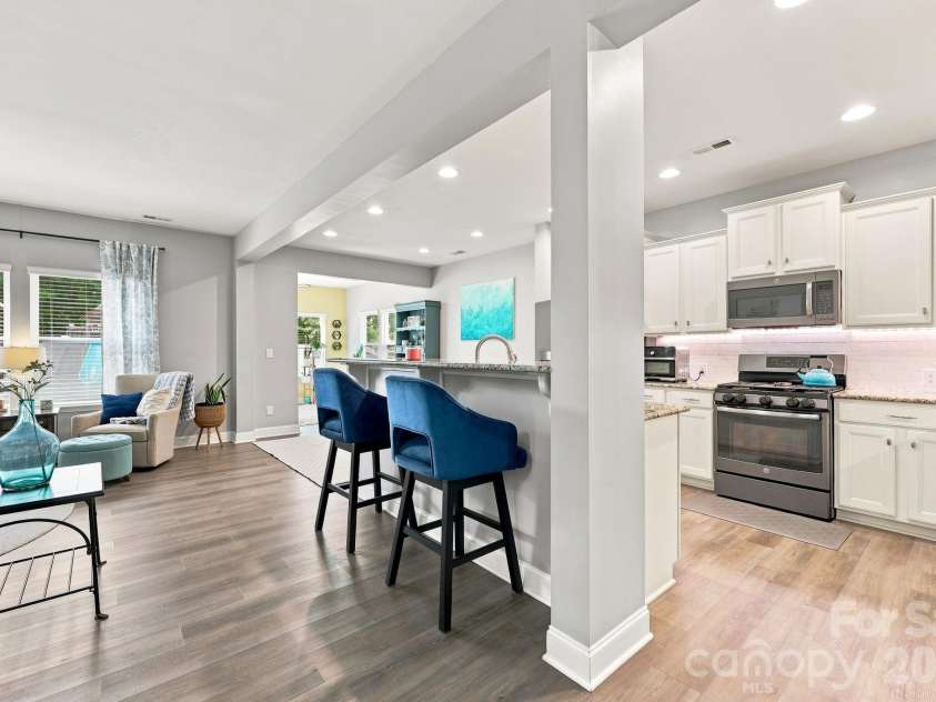 7211 Barefoot Forest Drive, Charlotte, NC 28269.  MLS# CAR4405612, YatesRealty ID 42627. 