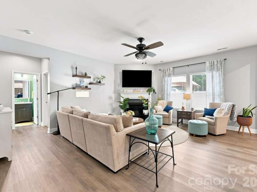 7211 Barefoot Forest Drive, Charlotte, NC 28269.  MLS# CAR4405612, YatesRealty ID 42627. 