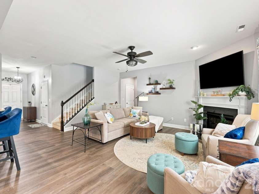 7211 Barefoot Forest Drive, Charlotte, NC 28269.  MLS# CAR4405612, YatesRealty ID 42627. 